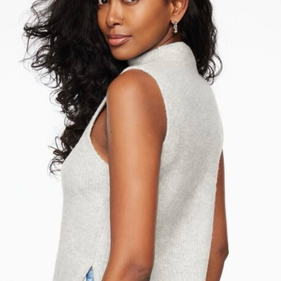 Dynamite Heavenlyarn Gray Ribbed Sleeveless Sweater - Picture 6 of 6